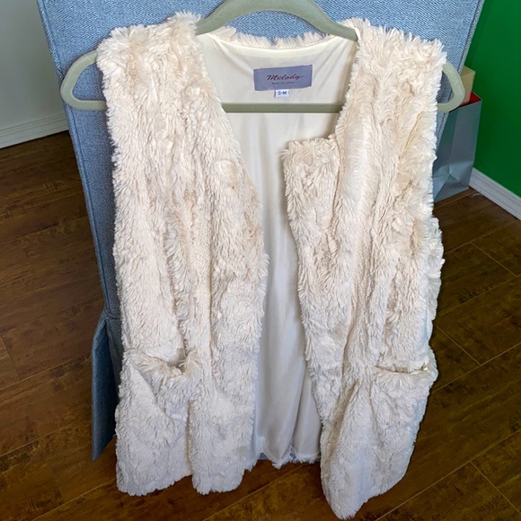 VICI Furry Vest in Cream - Picture 5 of 8